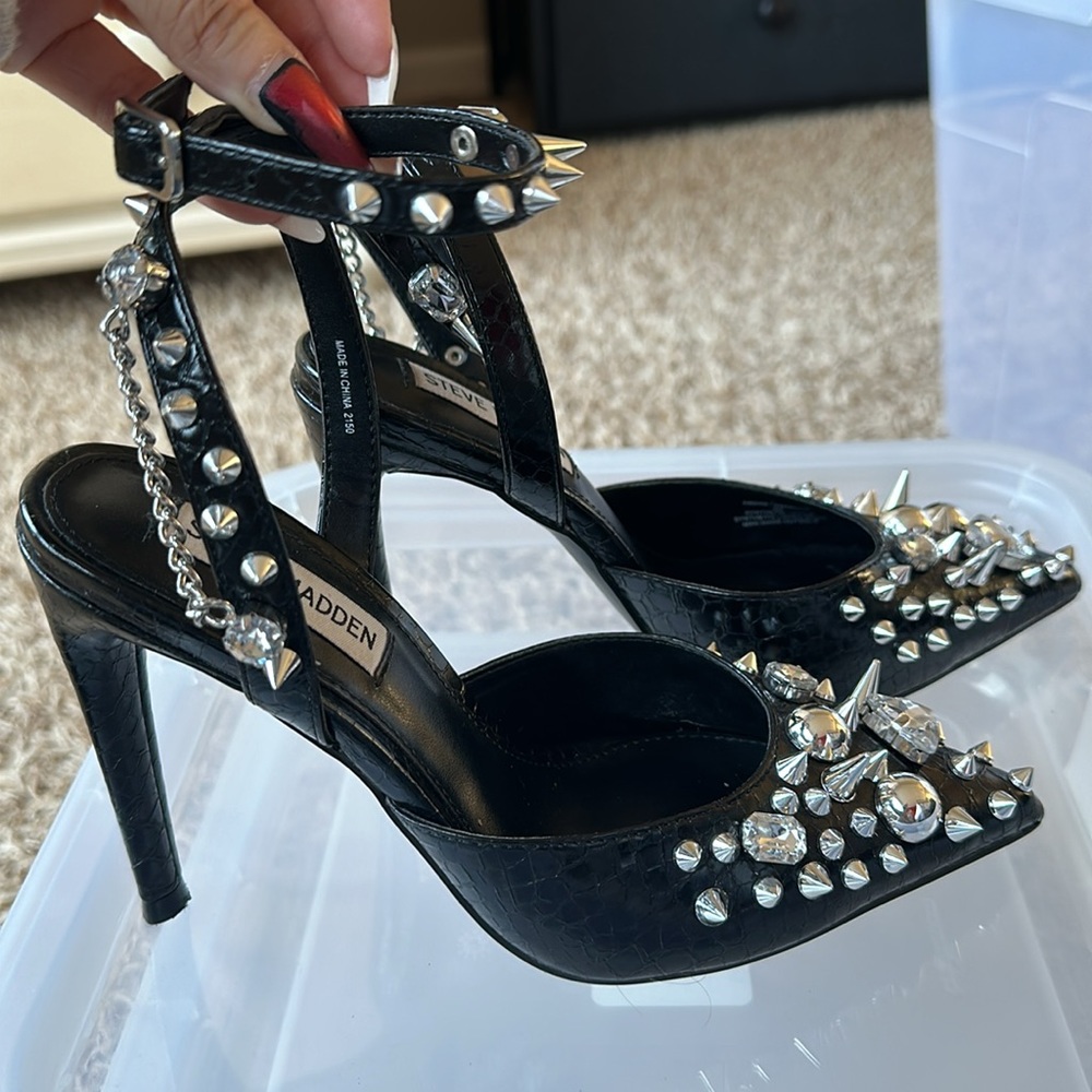 Steve Madden “aware” heel. Size 6. Like new.